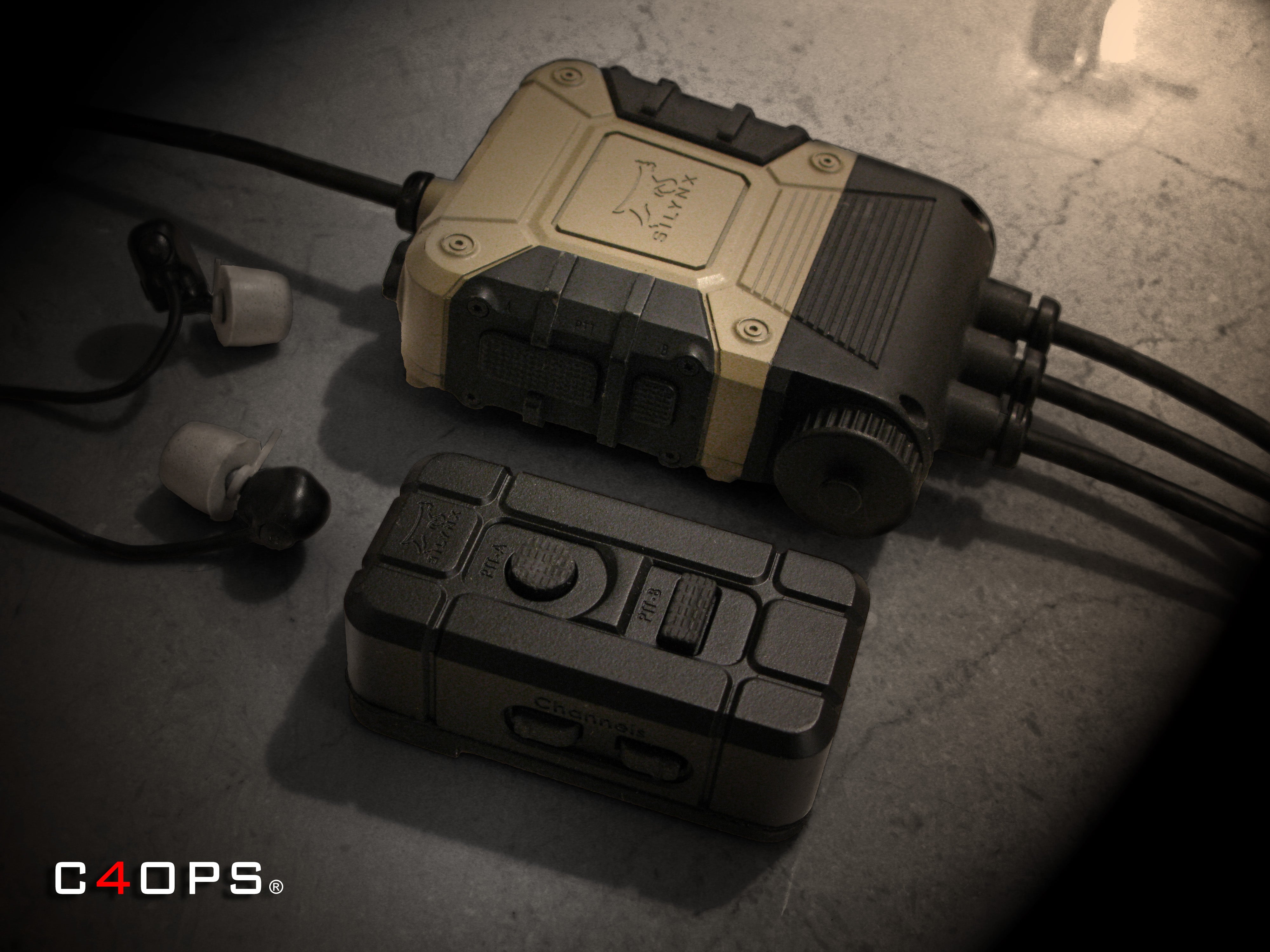 Silynx C4OPS with wireless PTT and earbuds